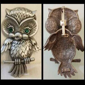 BROOCH silver tone owl bird green rhinestone eyes signed JJ JONETTE vtg